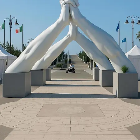 Versilia Tonfano * مارينا دي بييتراسانْت